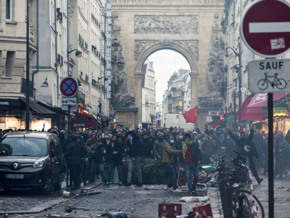 Tres muertos y tres heridos en un tiroteo en el centro de París por “odio a extranjeros”