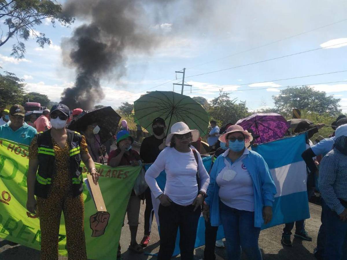 Personal del Hospital de San Lorenzo se toma carretera Panamericana y exige pago de salarios atrasados