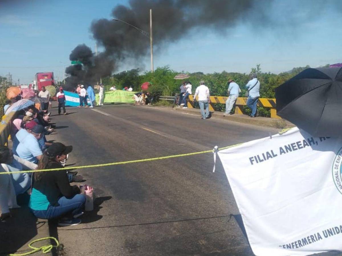 Los trabajadores de la salud exigieron el pago de sus salarios y mejores en el Hospital de San Lorenzo.