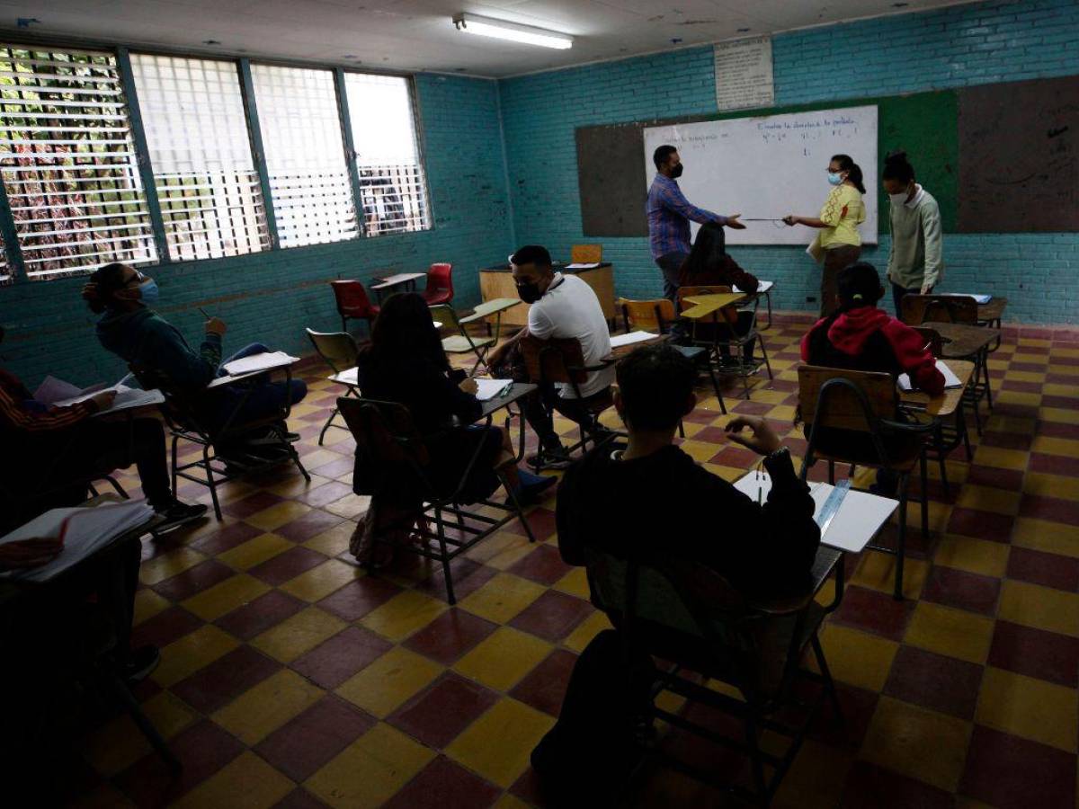 Más de 75 mil estudiantes reprobaron la primera recuperación este año