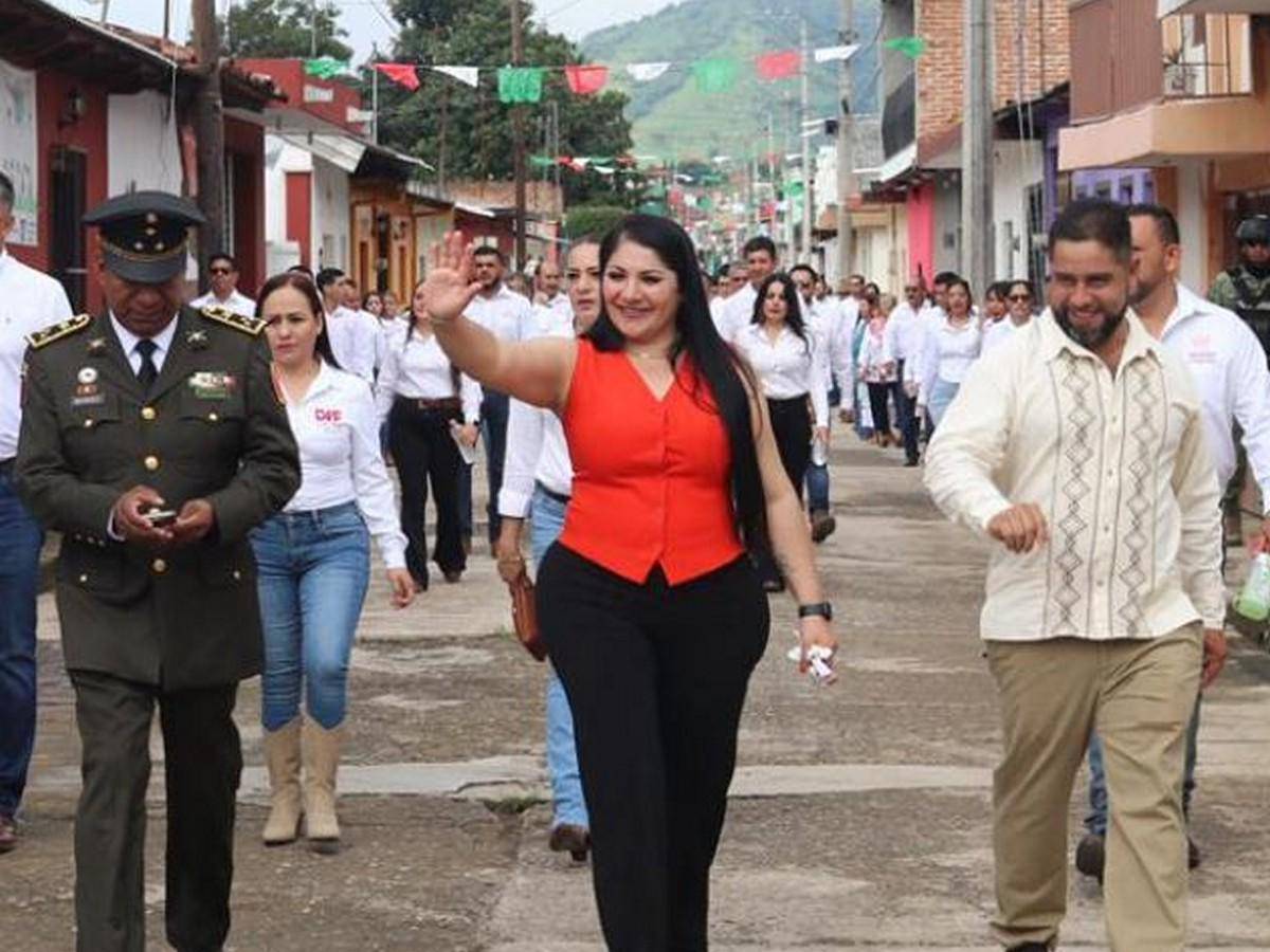 Anavel Ávila Castrejón, alcaldesa de Coalcomán, señalada de “recibir regalitos” de ‘El Mencho’