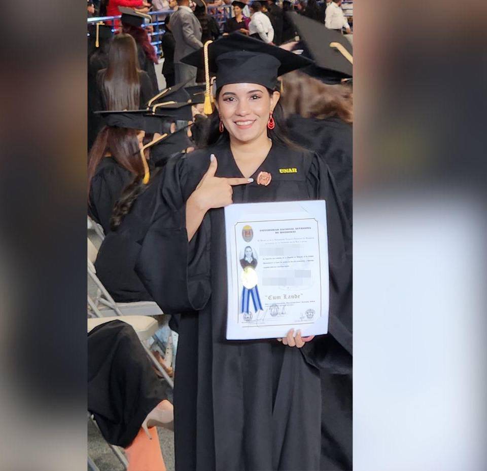 Pamela Rivera se graduó con distinción honorífica en microbiología.