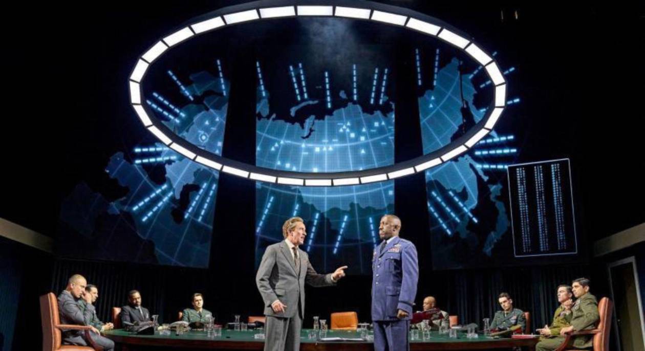 La adaptación teatral de “Dr. Strangelove” de Iannucci refleja tensiones actuales