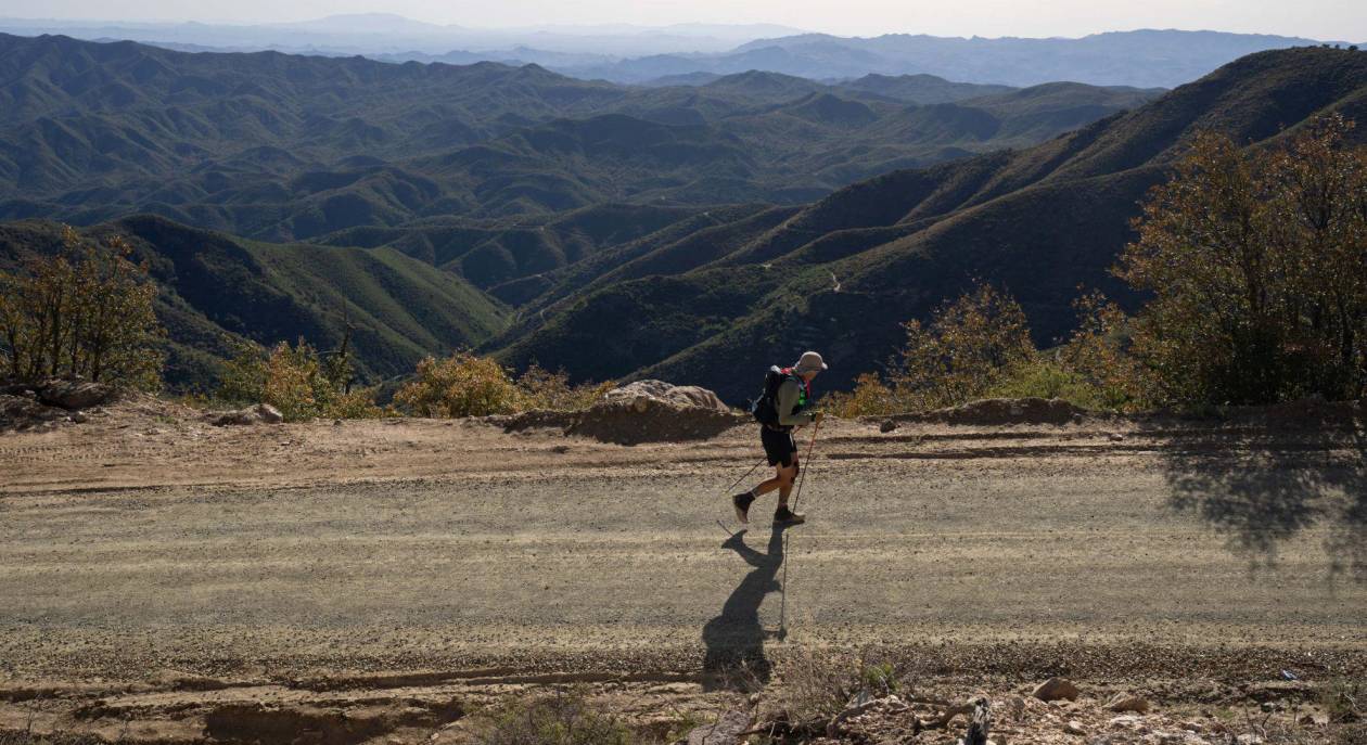 Zach Bates: ultramaratonista con autismo que supera límites y sueña en grande