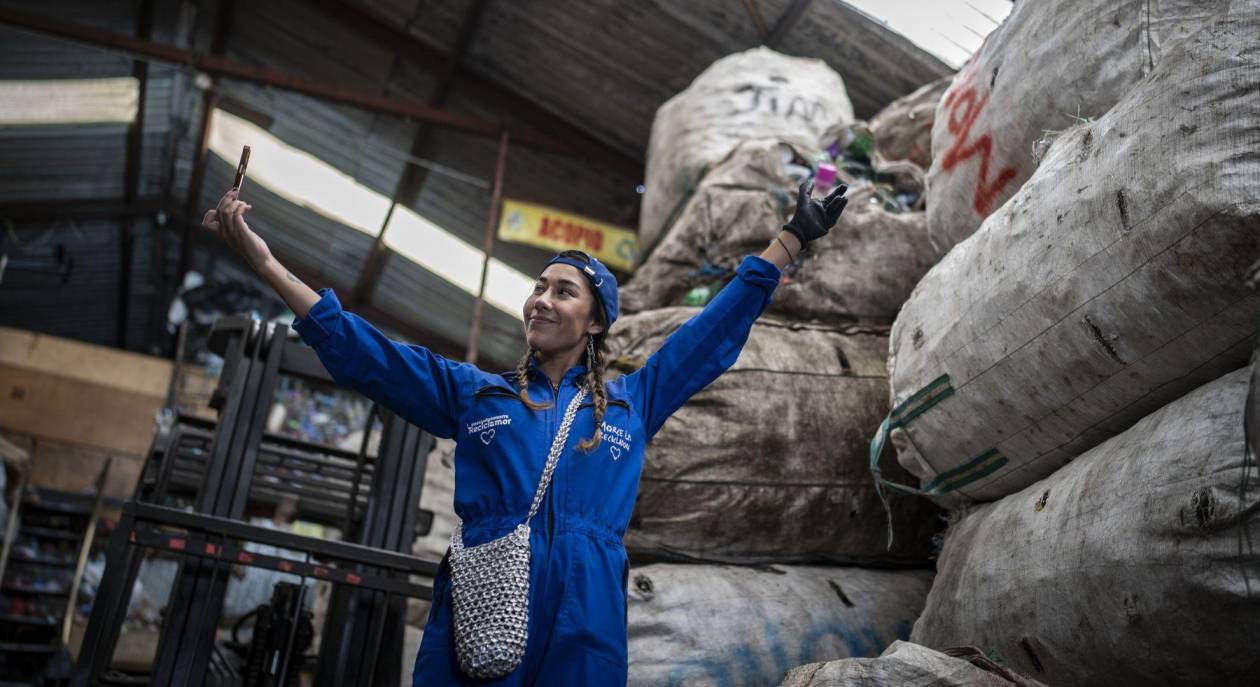 Sara Samaniego: la influencer del reciclaje que transforma Bogotá con su magia