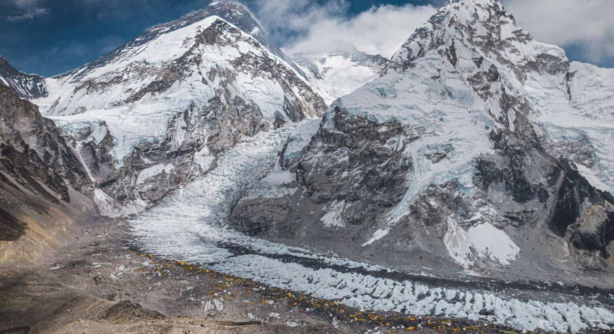 Monte Everest creció hasta 50 metros gracias a un antiguo río