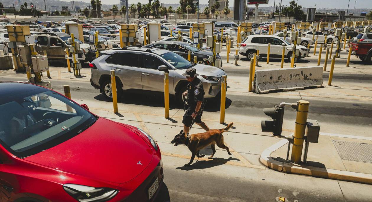 Cárteles mexicanos reclutan a estadounidenses como mulas para traficar fentanilo