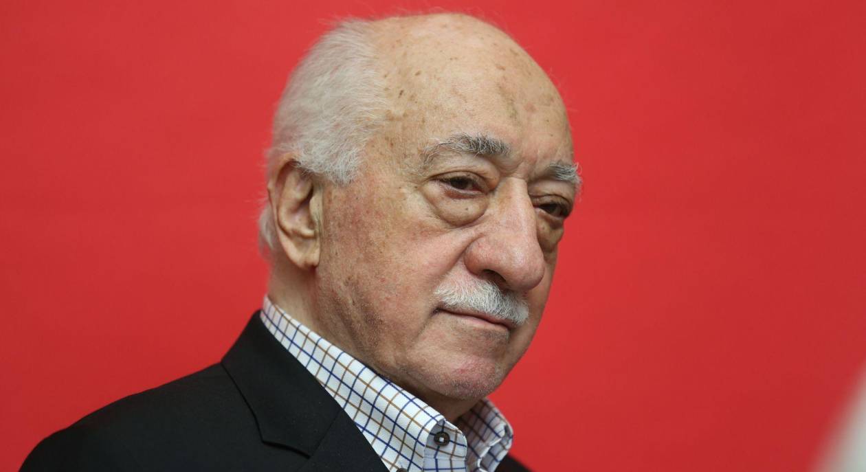 Erdogan, de aliado a adversario de Gulen, su sombra persiste tras su muerte