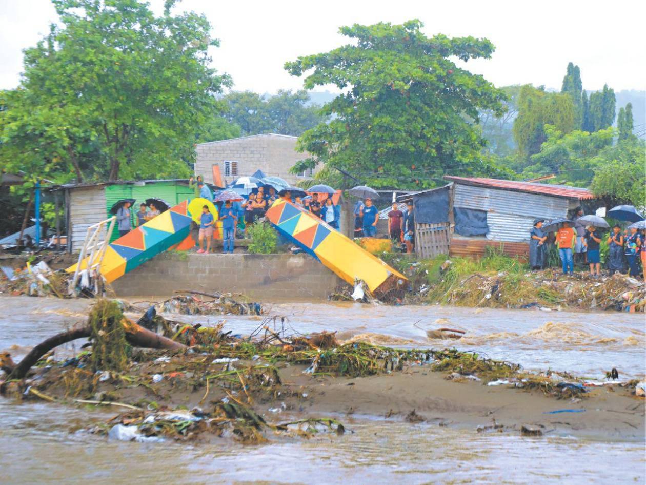 por posibles inundaciones