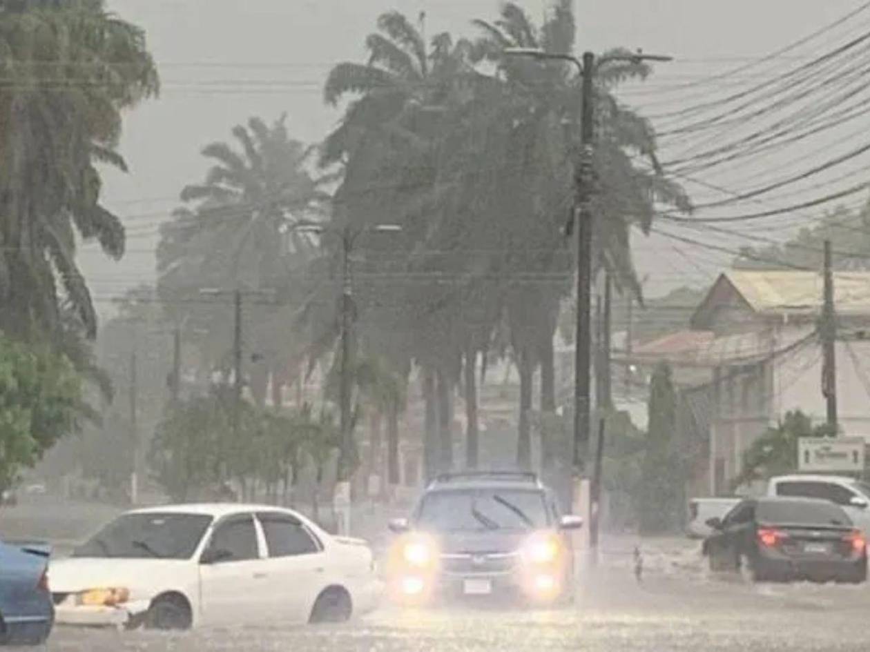 En alerta verde se mantiene Colón y Atlántida tras fuertes lluvias