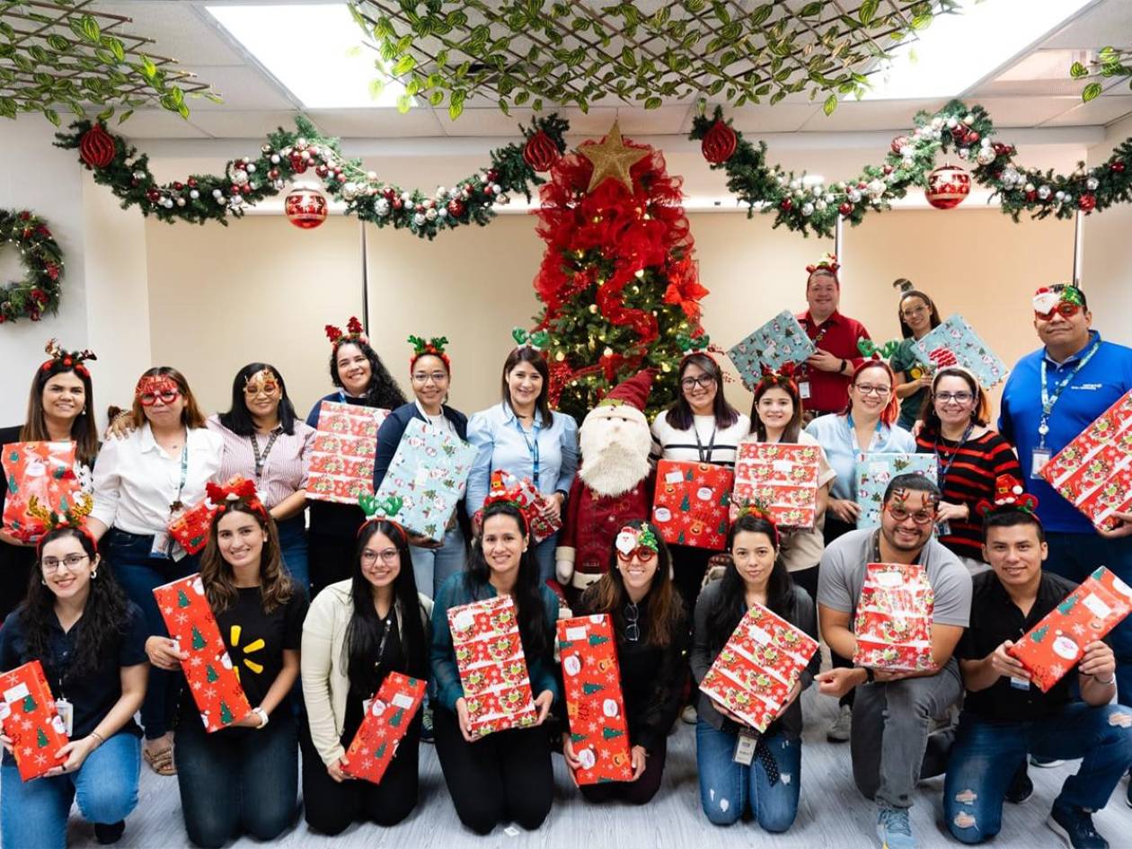 Walmart le lleva la magia de la Navidad a niños viviendo en hogares de beneficencia