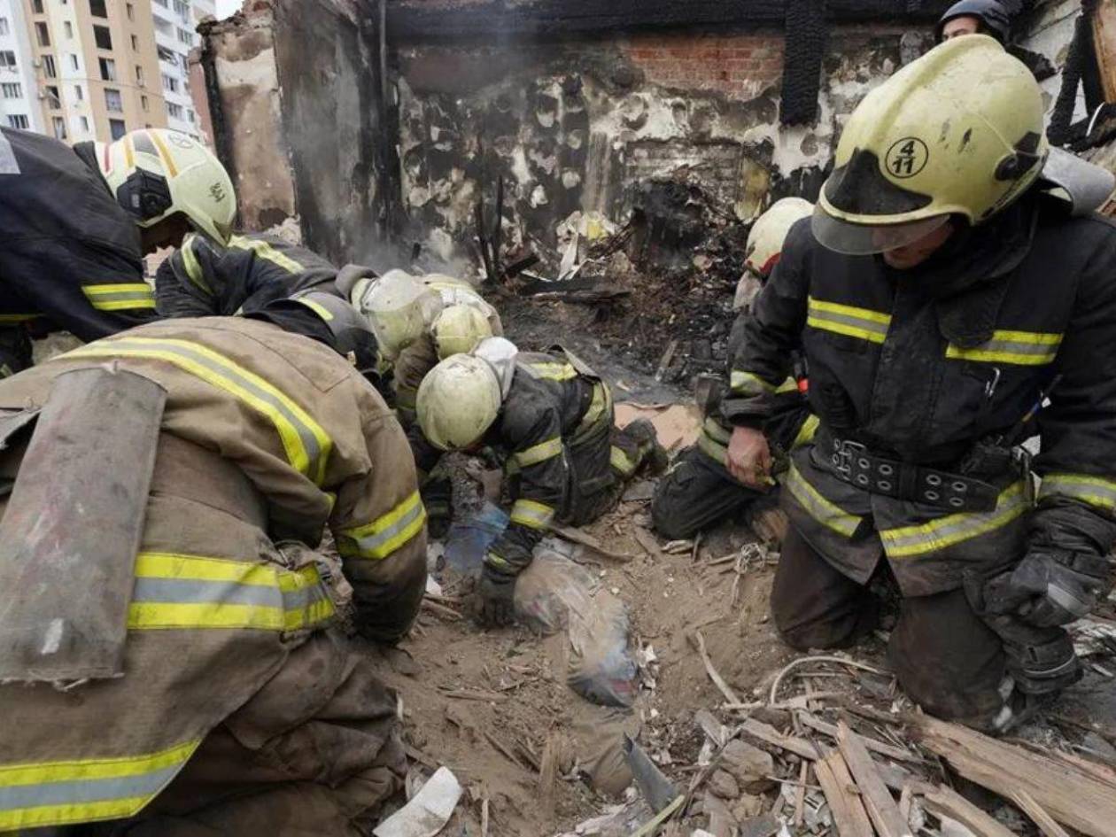 Al menos 41 heridos deja ataque ruso con bomba a edificio en Ucrania