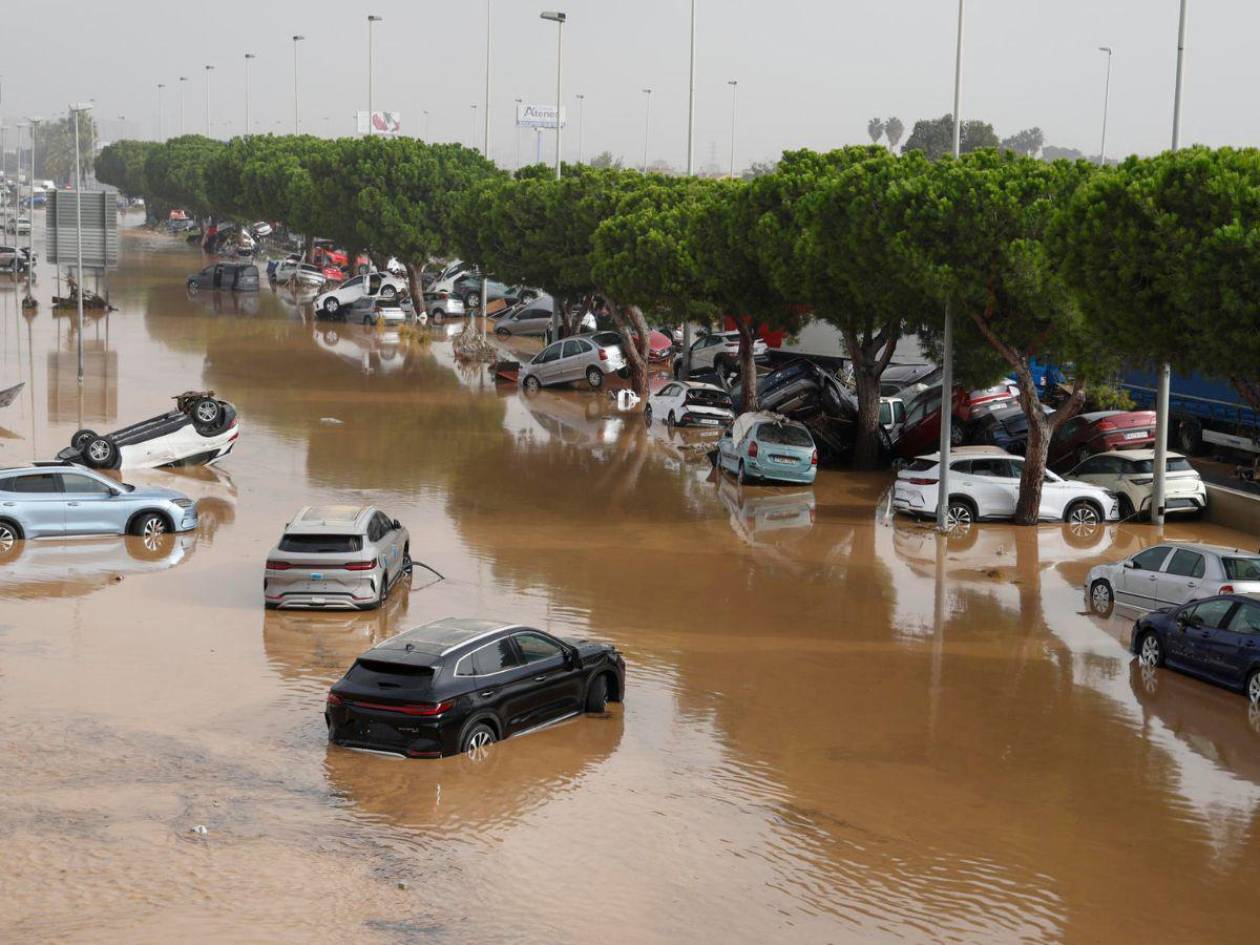 Inundaciones en Valencia, España, dejan 62 personas fallecidas