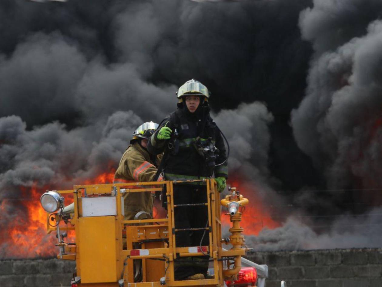 “Toda la documentación está aquí”: Temen que incendio en El Prado destruya archivo del CNE