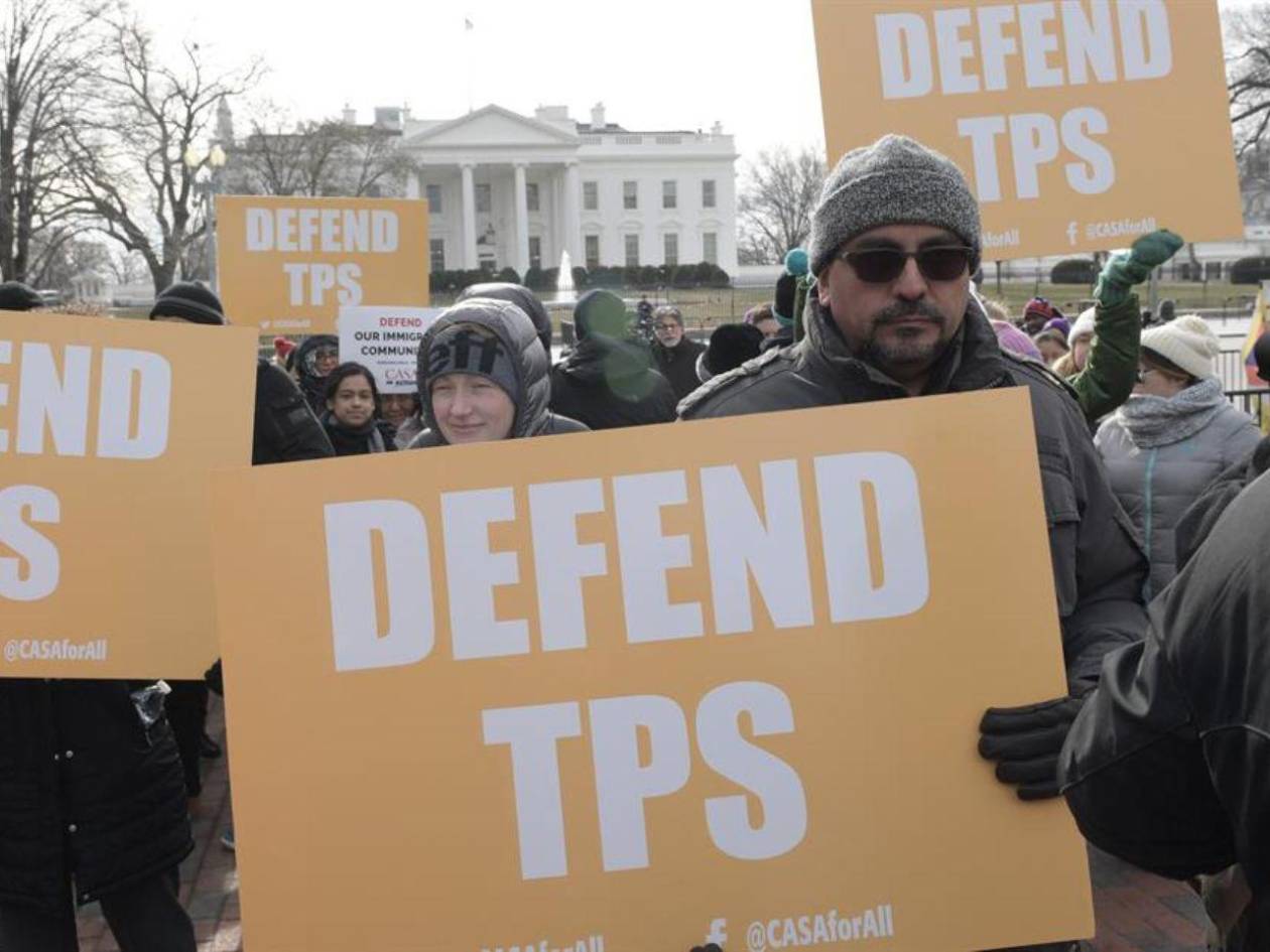 Migrantes esperan que Biden extienda el TPS antes del fin de su mandato