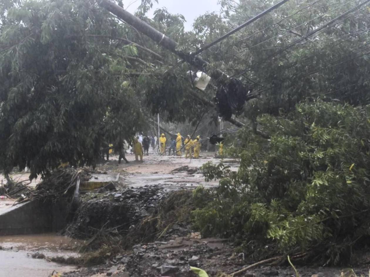 Extienden alertas para los 18 departamentos por tormenta tropical Sara