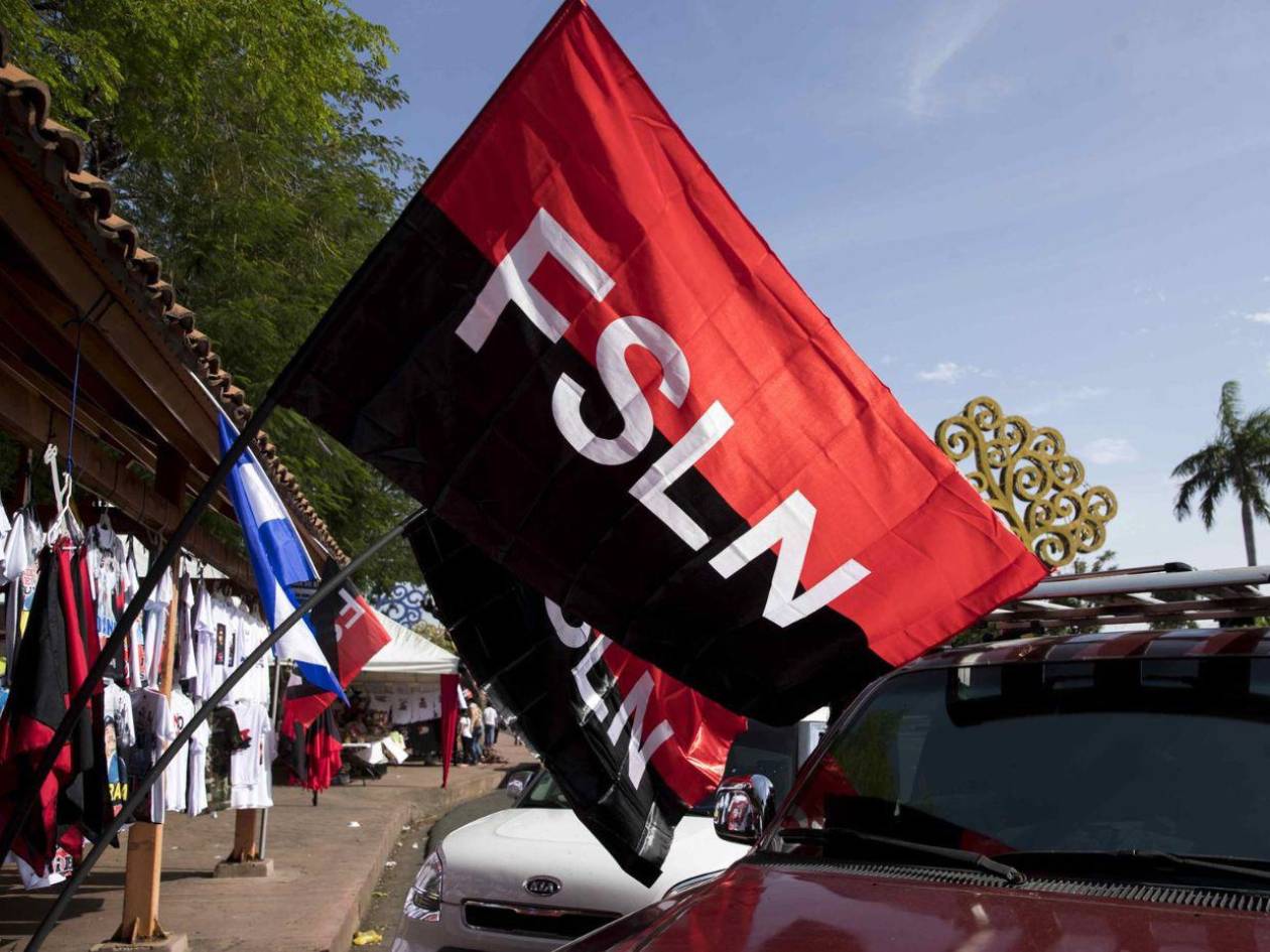 La bandera del FSLN ahora es un símbolo patrio en Nicaragua