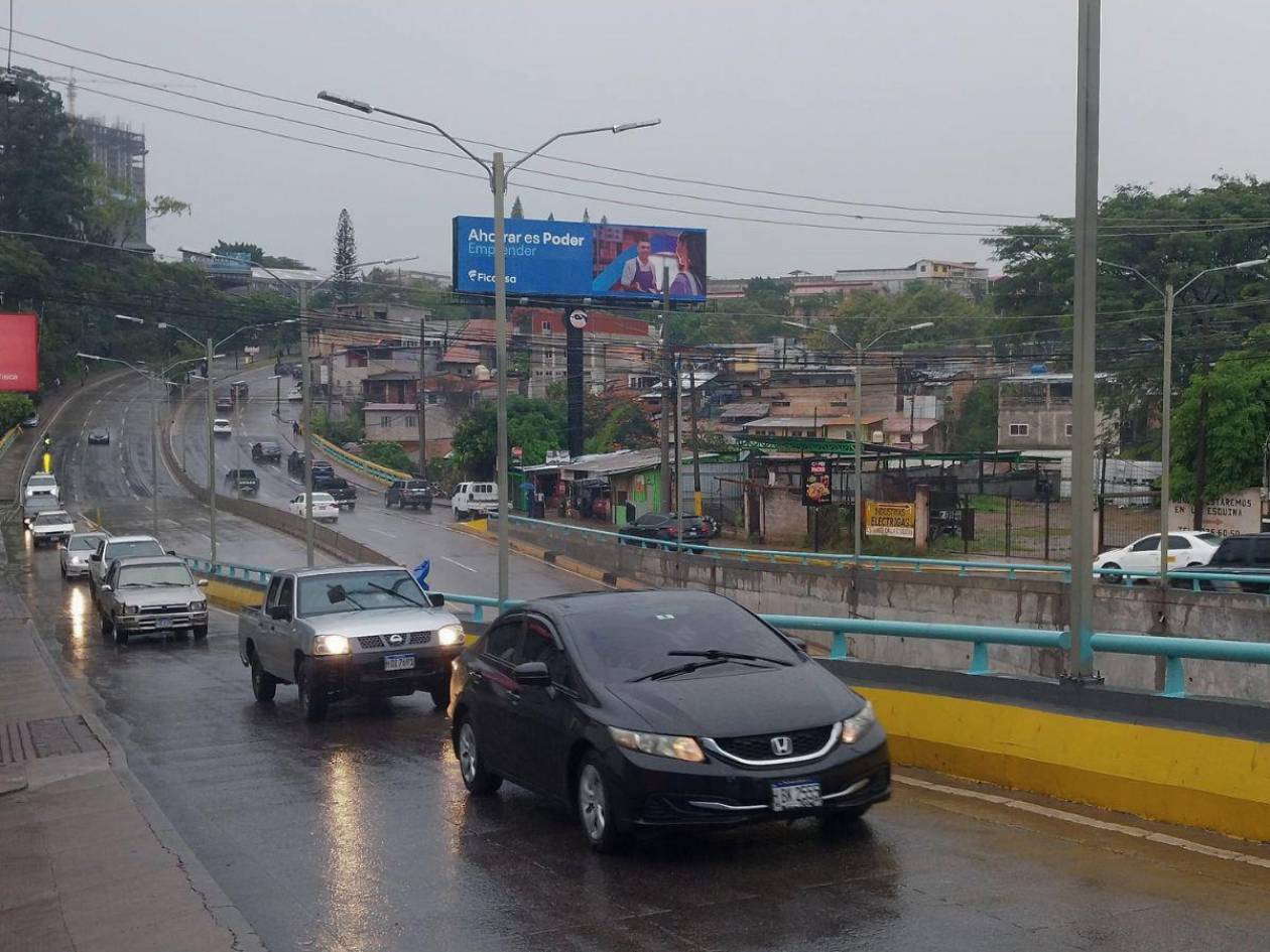 ¿Cómo está el tráfico vehicular hoy viernes 15 de noviembre tras el ingreso de lluvias?