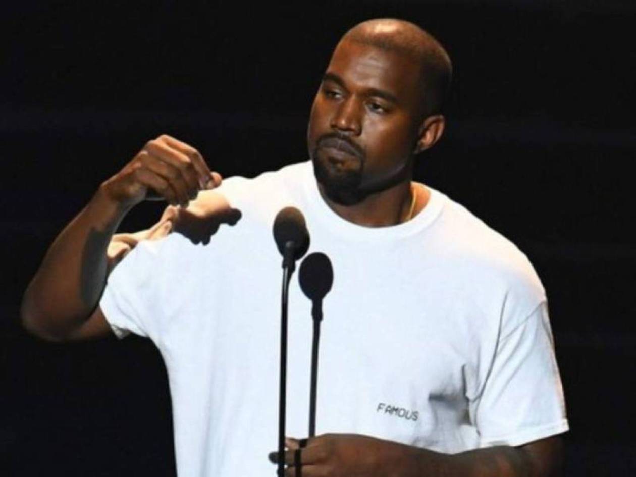 Exasistente de Kanye West lo demanda por drogarla y violarla