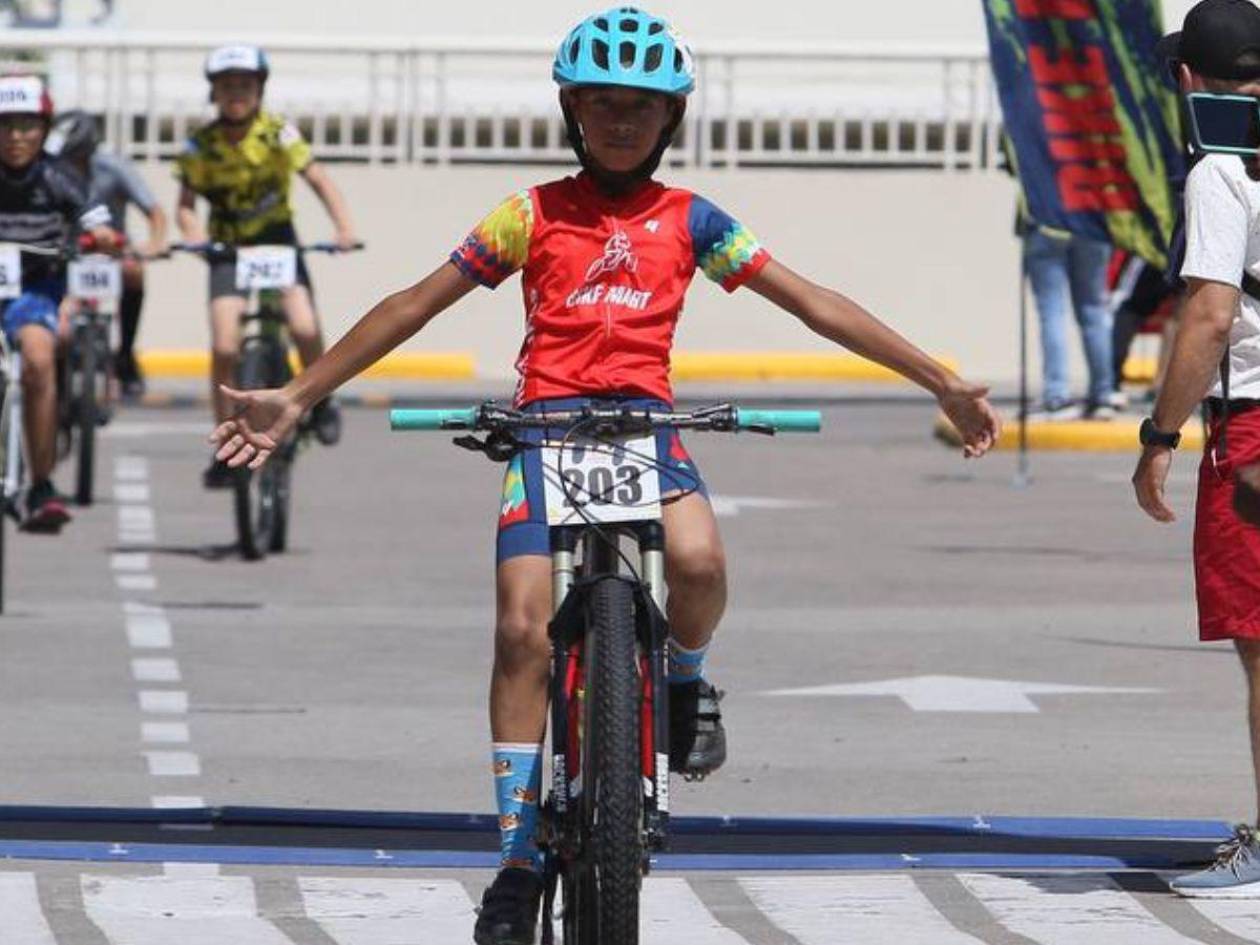 Jaziel Palma se despide de la Vuelta Ciclística Infantil ganando el primer lugar