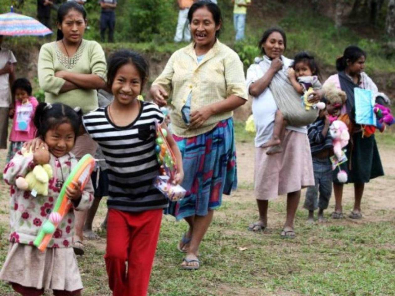 Deles una Navidad mágica a los niños hondureños donando juguetes