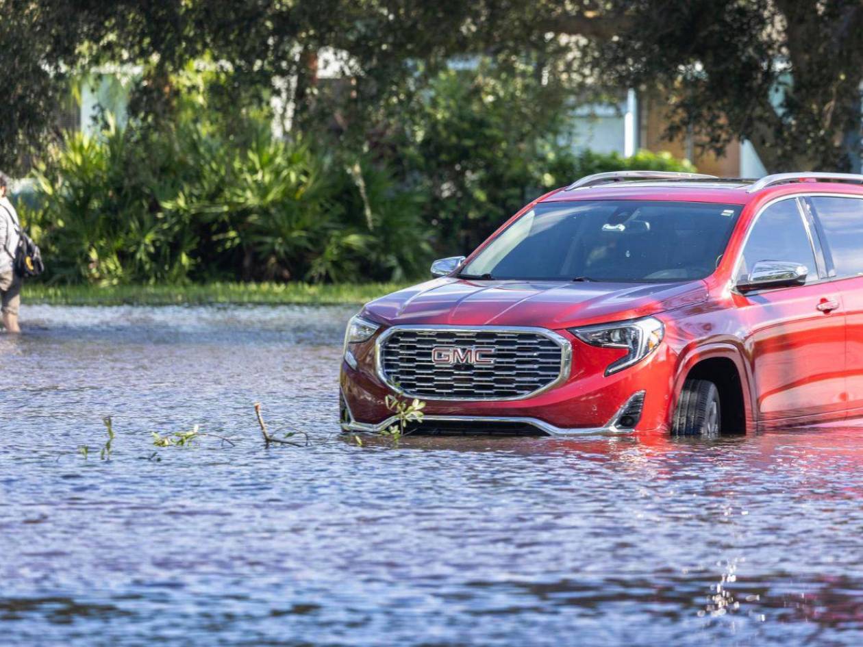 Gobierno de Florida advierte que aún no es momento de salir a las calles por inundaciones