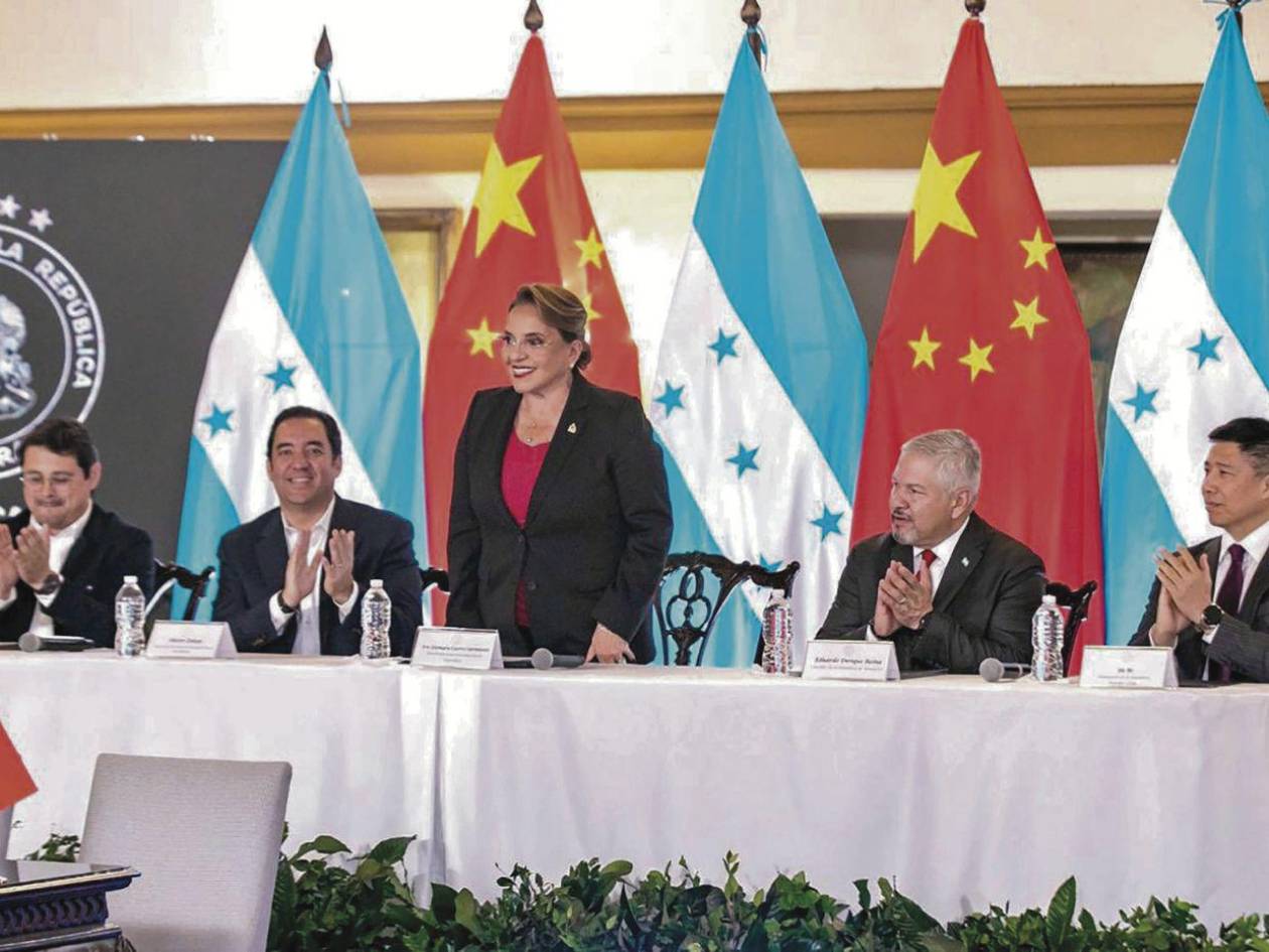 Presidenta Castro firma intercambio de notas diplomáticas con China