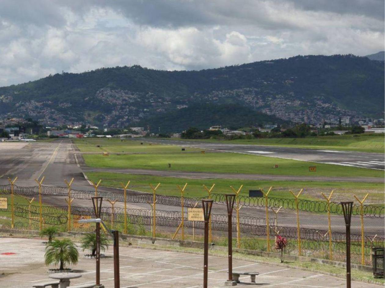 Cerrado aeropuerto Toncontín de la capital por lluvias que deja tormenta Sara