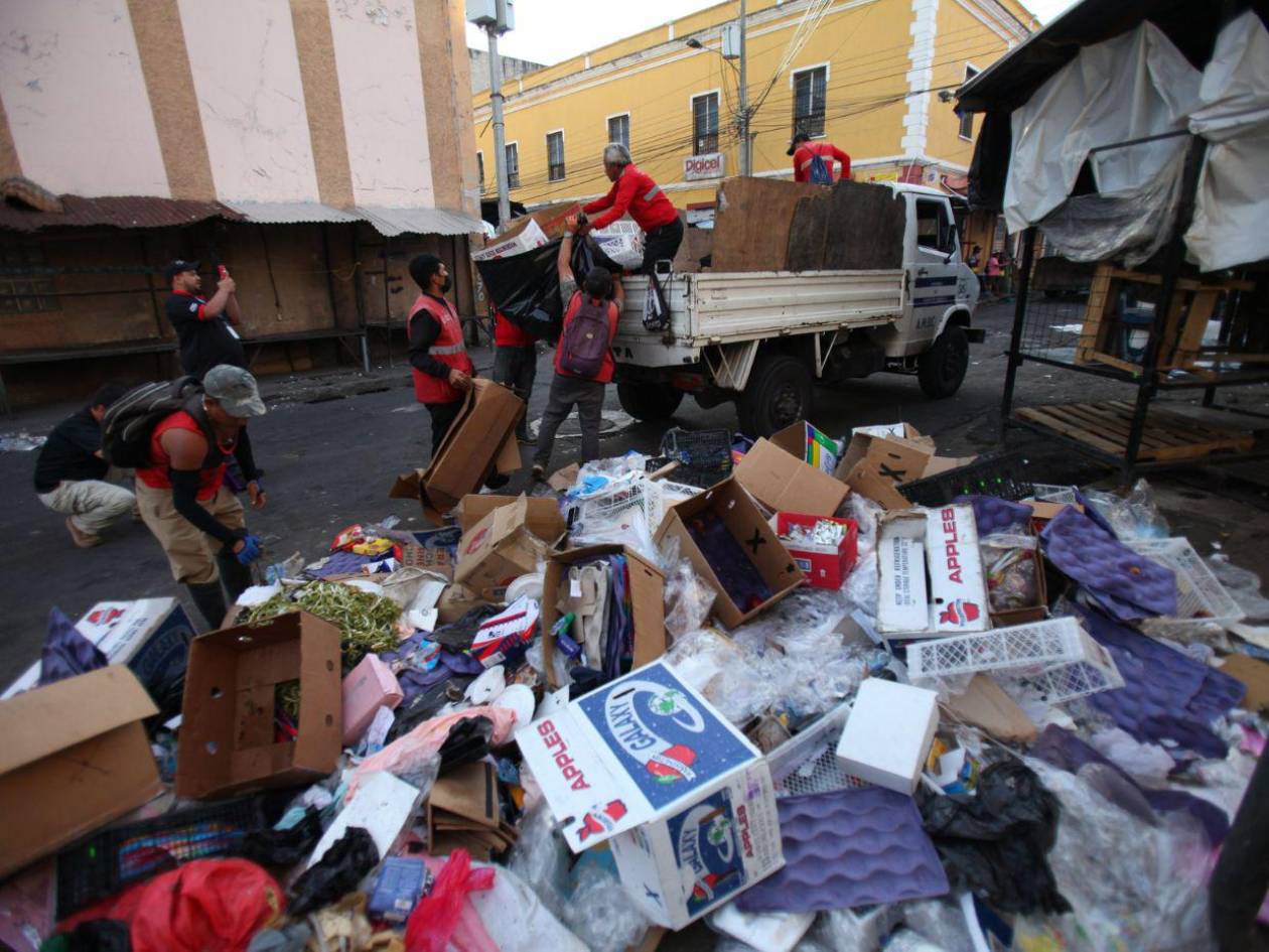 Más de 35 toneladas de basura retiran de las calles de Comayagüela