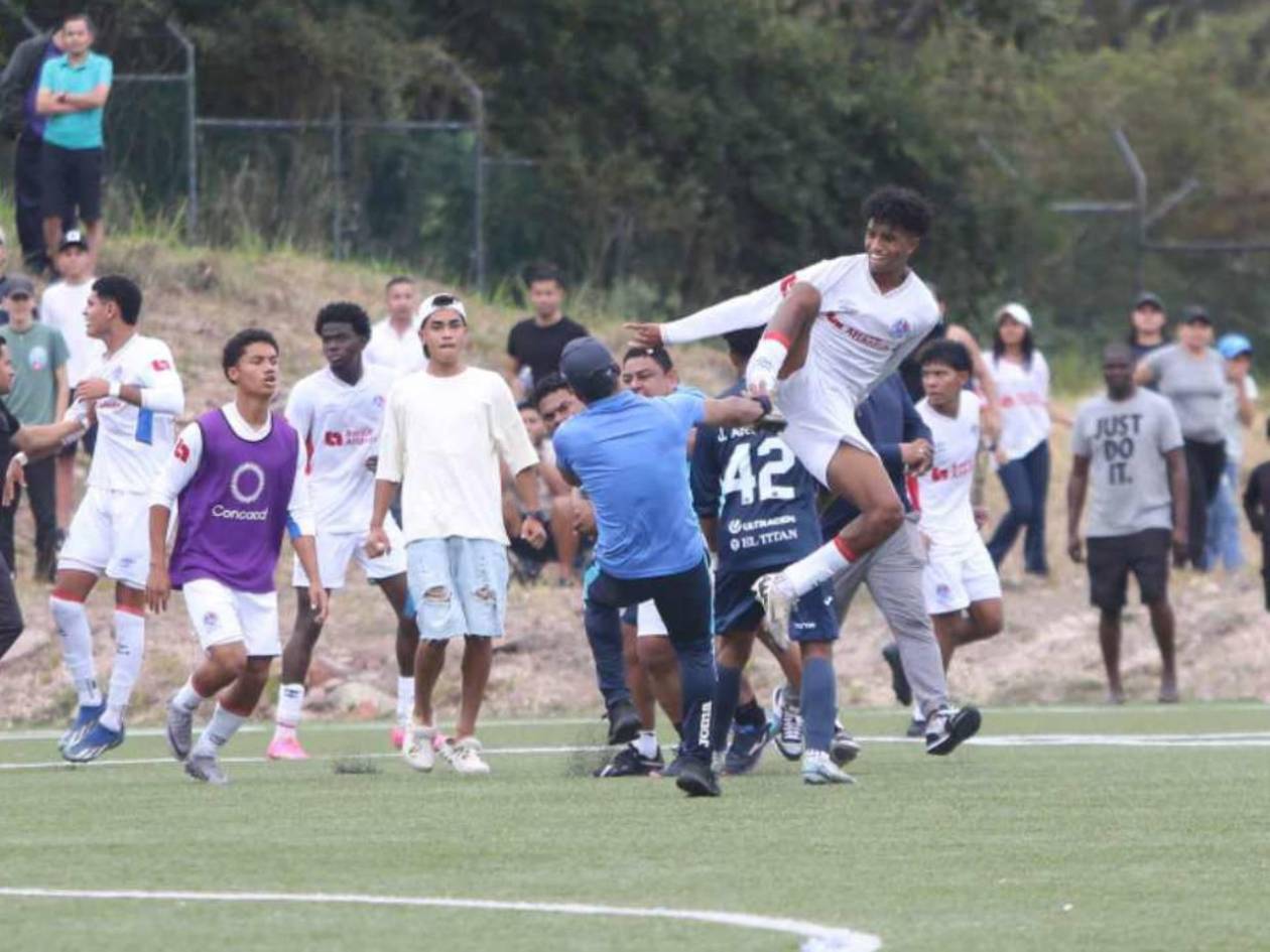 Olimpia y Motagua deberán pagar fuertes multas tras zafarrancho en final de reservas