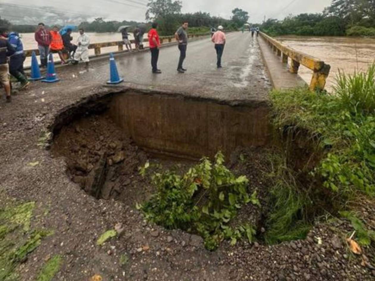 Puentes y carreteras colapsan por tormenta Sara: listado donde no hay paso