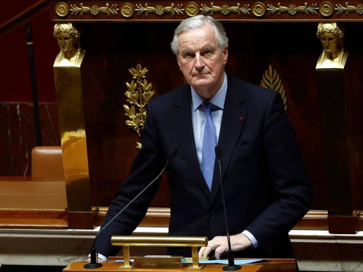 La izquierda y ultraderecha tumban a Barnier y devuelven a Macron el bloqueo político