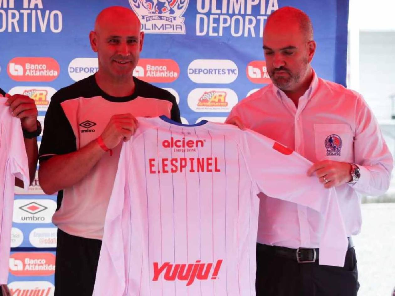 Eduardo Espinel es presentado oficialmente como nuevo técnico del Olimpia