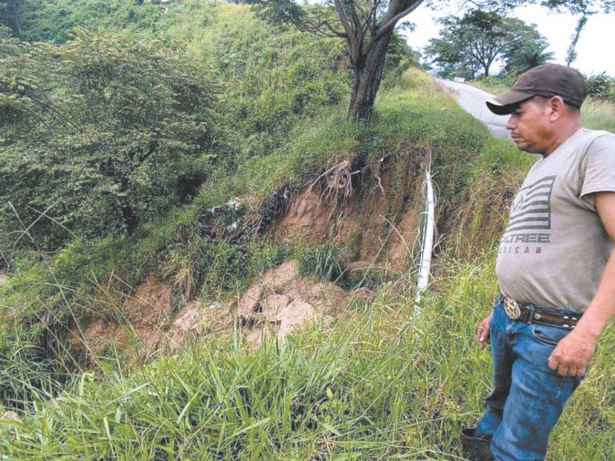 Fuertes inundaciones ponen en peligro paso fronterizo Las Manos