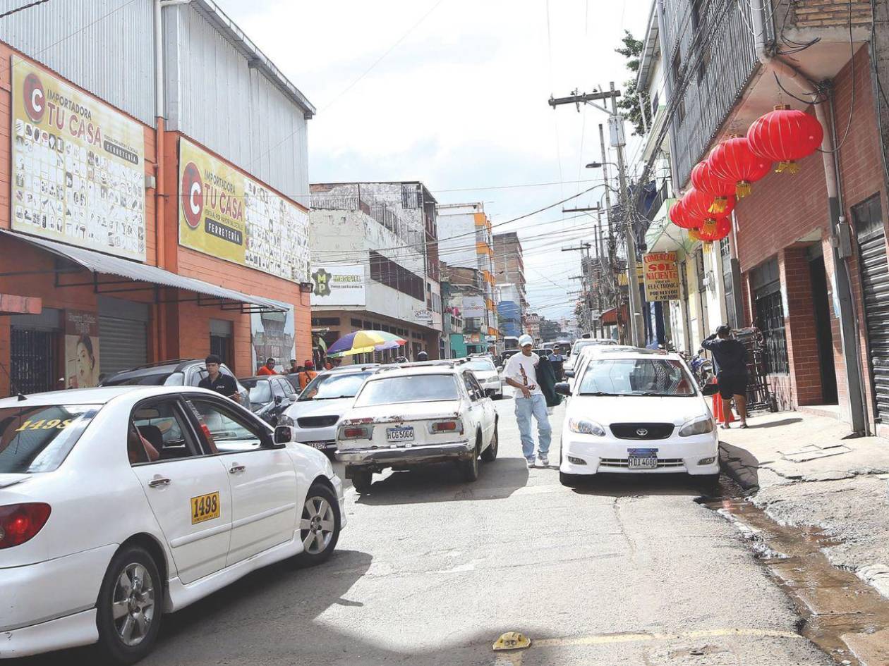 Comercios chinos desplazan a micro y pequeños empresarios en la capital