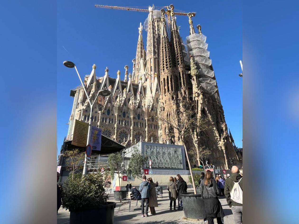 El templo inacabado que desafía al tiempo: Un viaje a la Sagrada Familia en Barcelona, España