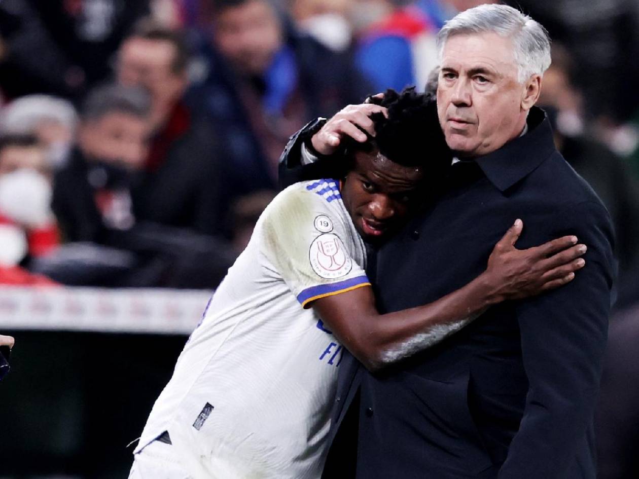 Balón de Oro: Ancelotti reacciona al recibir premio y envía mensaje a Vinicius