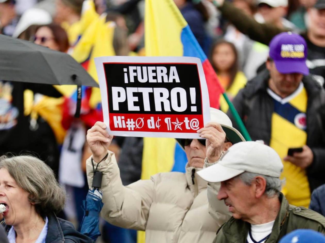 ¡Fuera Petro! Colombianos increpan a su presidente en masivas protestas