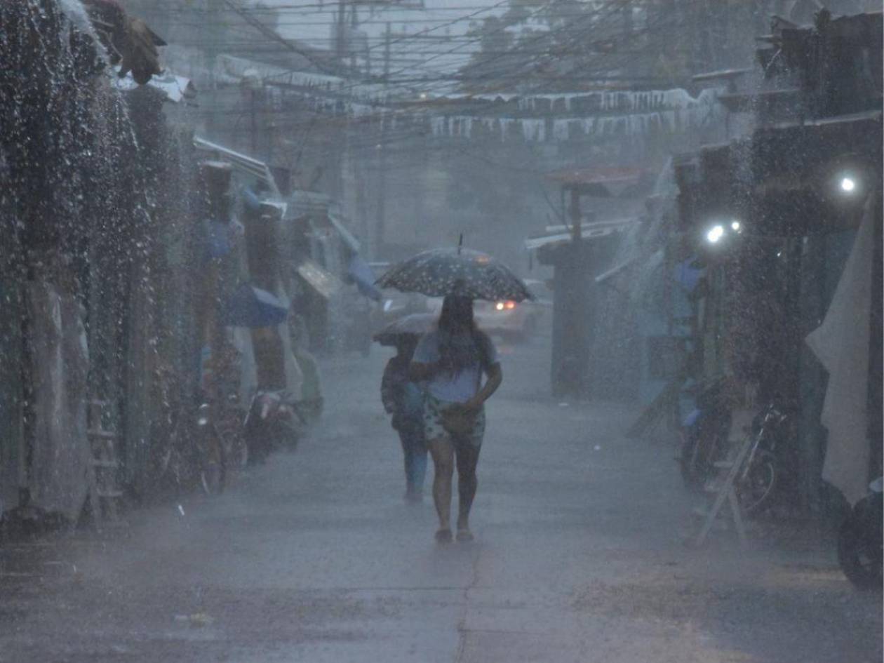 Tormenta tropical Sara amenaza con inundaciones repentinas a Honduras