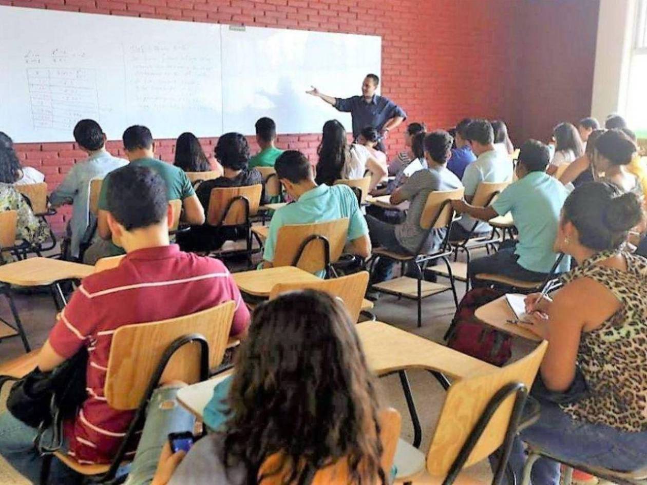 ¿Cuándo comienza el primer período académico en la UNAH y la UPNFM?