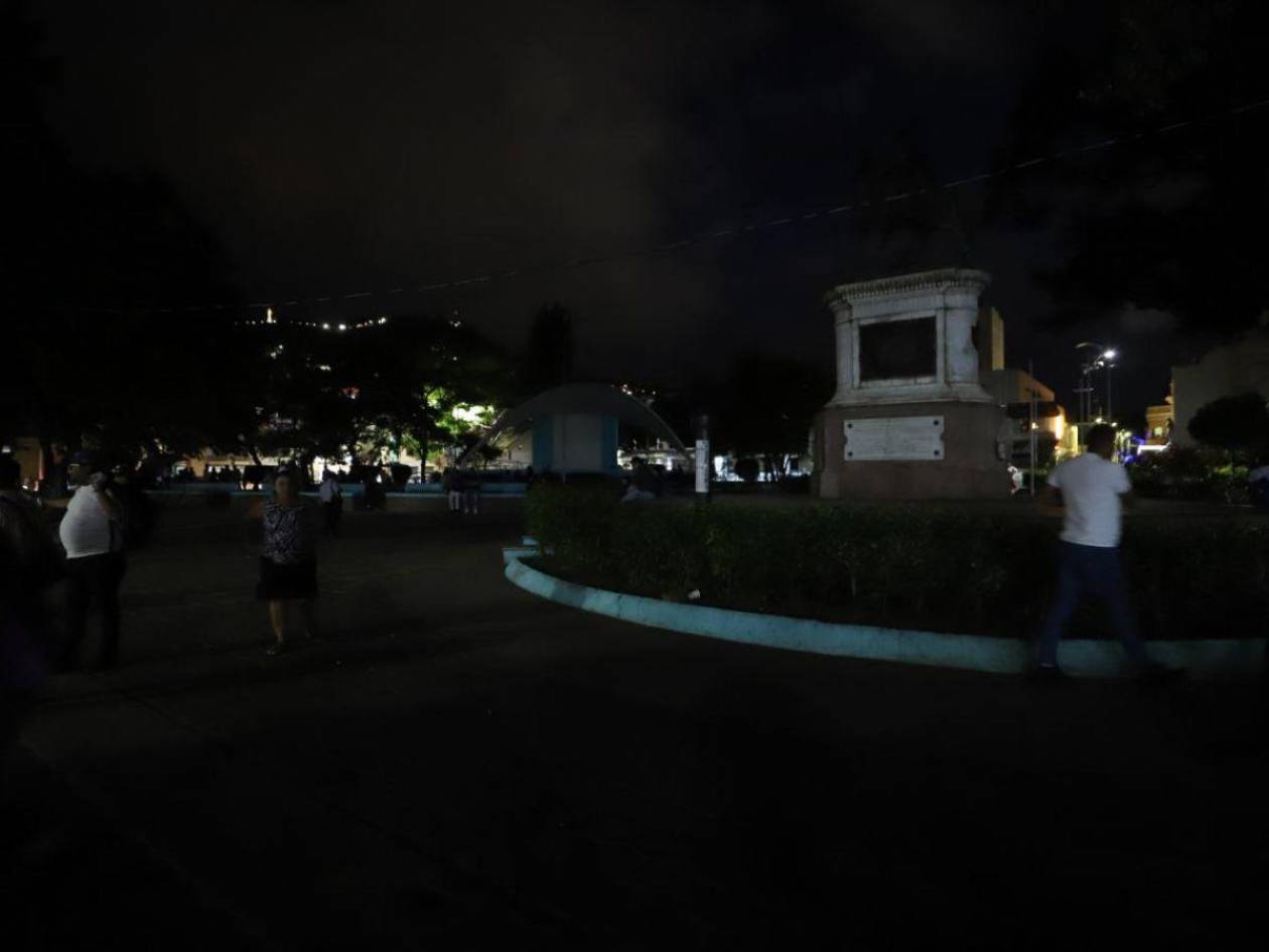 En tinieblas Plaza Central de Tegucigalpa por falta de alumbrado público