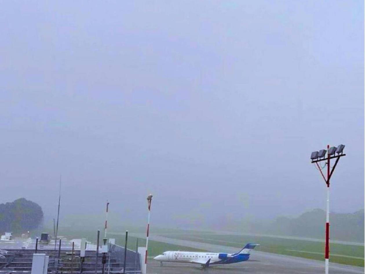 Cierran dos aeropuertos por fuertes lluvias: ¿Cuáles están operando?