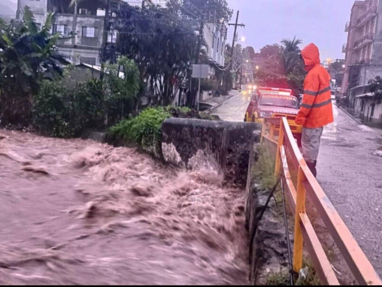 Seis departamentos en alerta roja por paso de tormenta Sara en Honduras