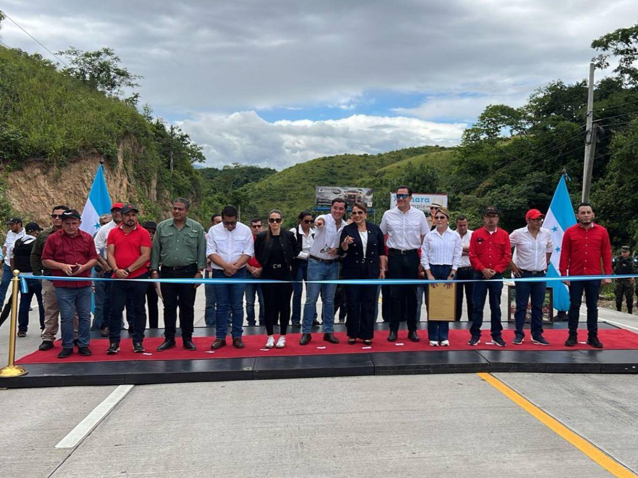 Xiomara Castro inaugura tramo de la carretera a Occidente