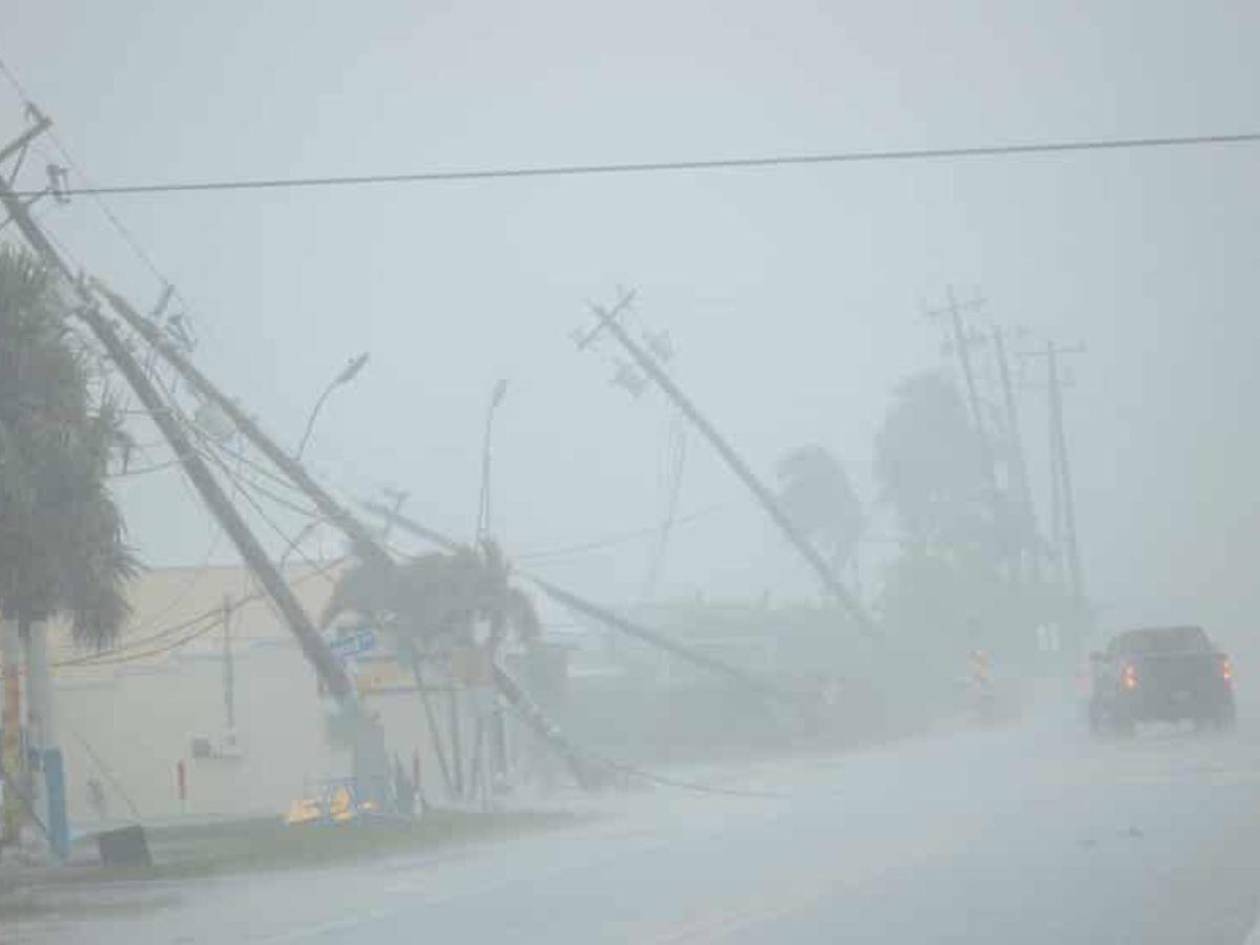 Milton deja daños en Fort Myers antes de tocar suelo en Florida