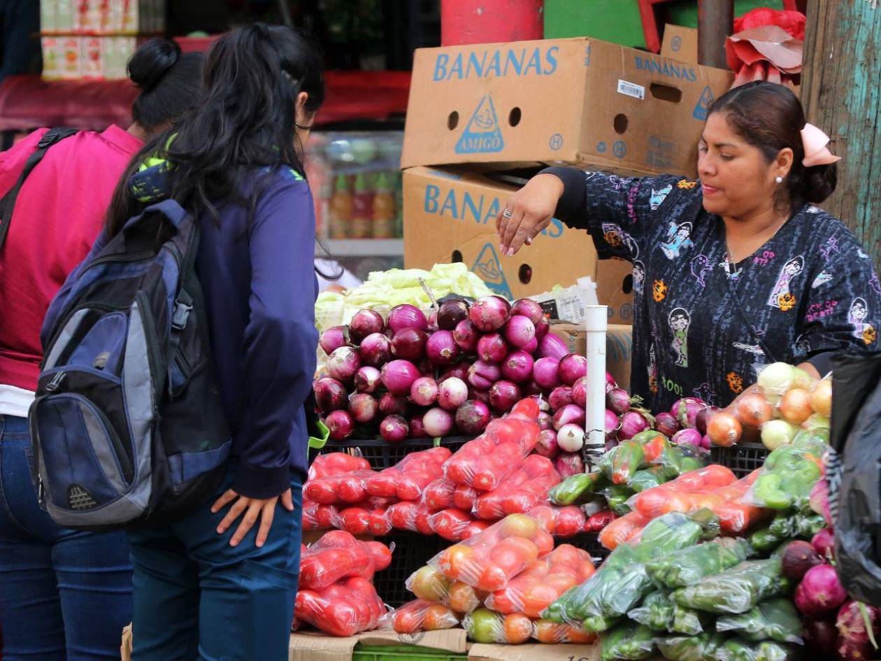 Verduras bajan de precio en los mercados, pero los lácteos siguen en alza