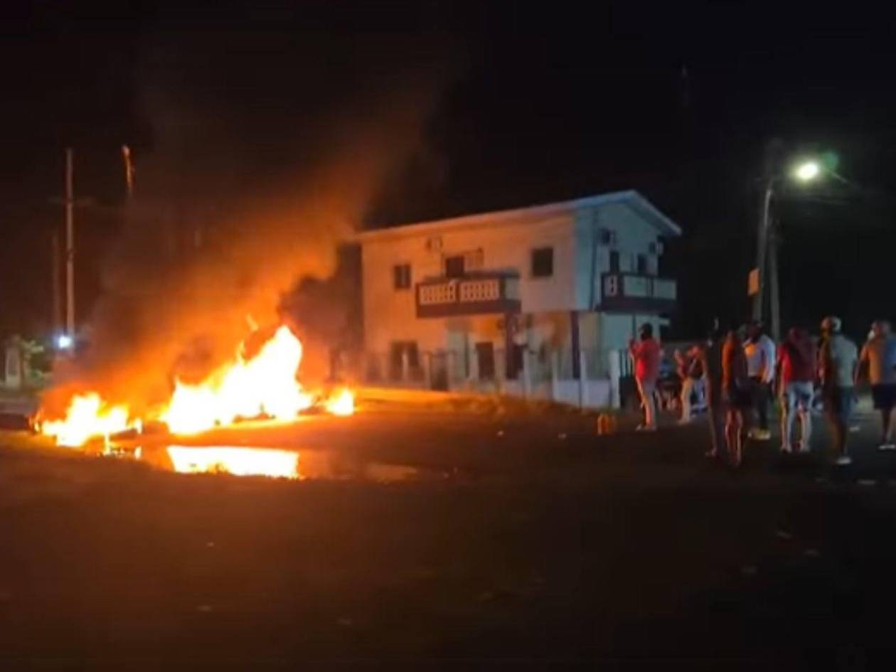 Tras desalojos de la Policía, retoman protestas por desarme en Colón