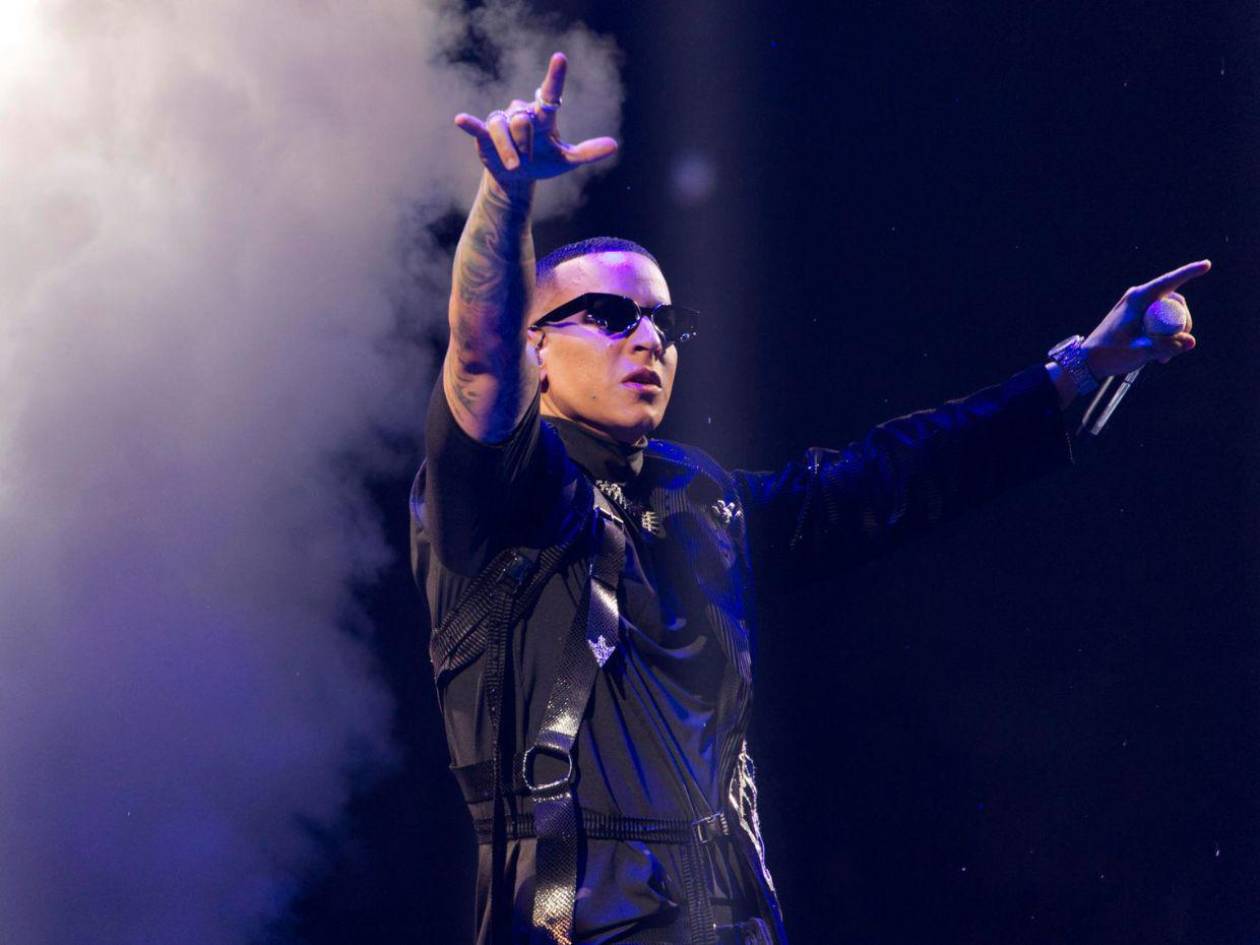 Defensa de Daddy Yankee pide “vista urgente” en demandas a su esposa