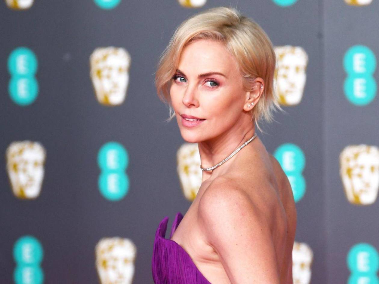 La actriz Charlize Theron cede su Instagram a joven con VIH