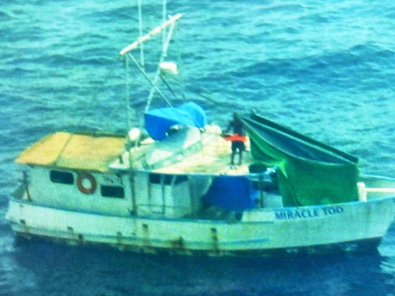 Localizan con vida a pesqueros hondureños que estaban a la deriva en el Caribe